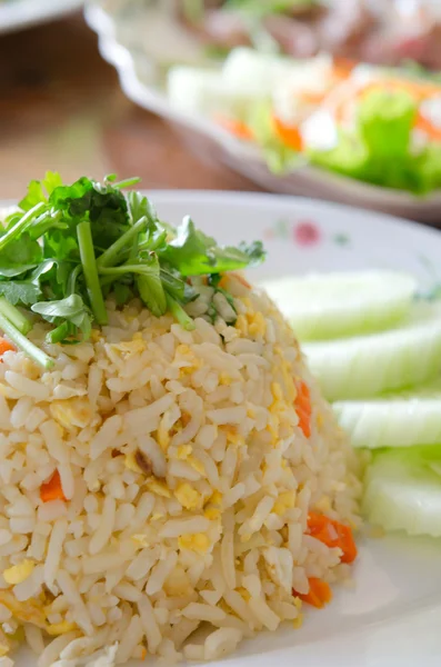 Fried rice and fresh vegetable — Stock Photo, Image