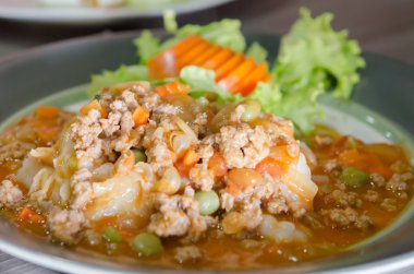 Asya genişliğinde erişte