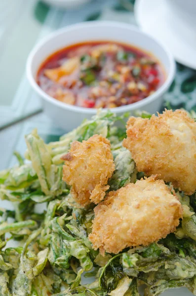 Camarones fritos y verduras — Foto de Stock