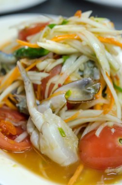 Baharatlı papaya salatası