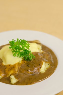 patates püresi ve et suyu