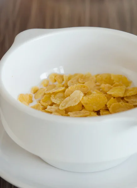 Cereal en copos de maíz con leche —  Fotos de Stock