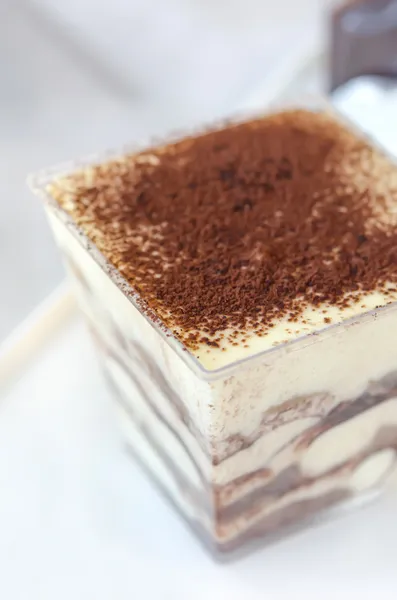 Pastel de tiramisú en vidrio — Foto de Stock