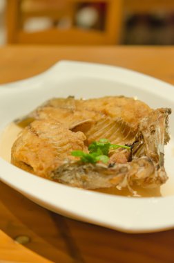 kızarmış balık yemek