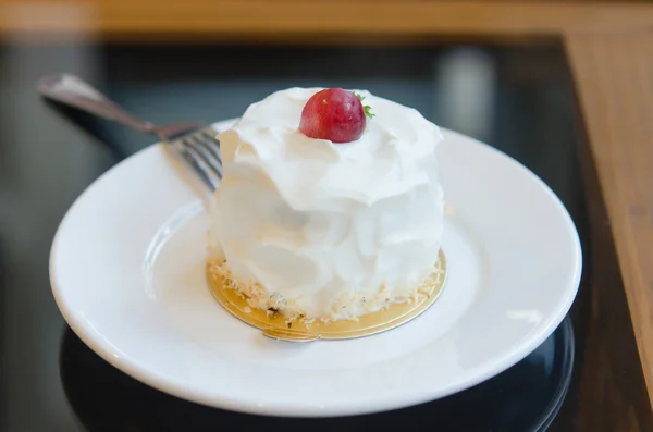 Bílý dort na jídlo — Stock fotografie