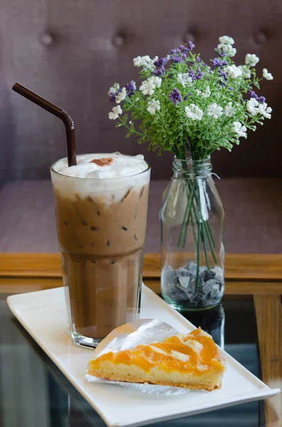 Tarta brzoskwini i kawy — Zdjęcie stockowe