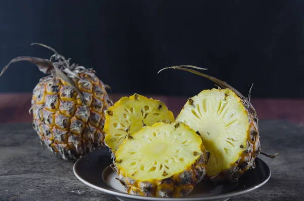 Olgun ananas, sarı meyve — Stok fotoğraf