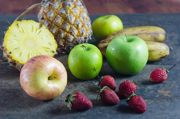 Ainda lfe de frutas de mistura — Fotografia de Stock