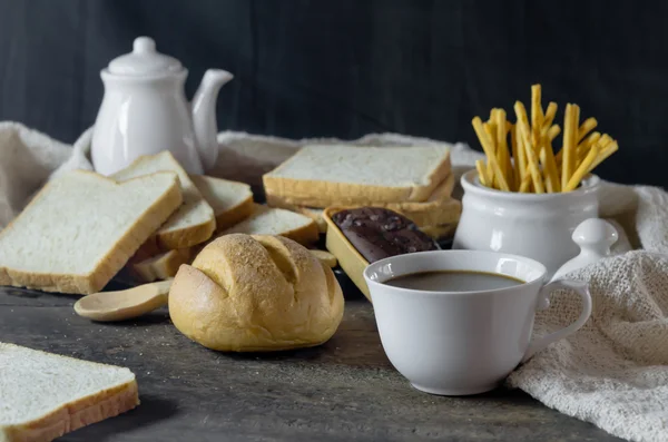 Sıcak kahve taze ekmek ile — Stok fotoğraf