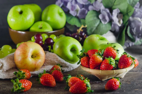 Fremdeles liv av frukt – stockfoto