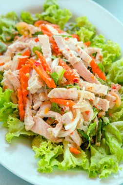 Sucuk baharatlı salata