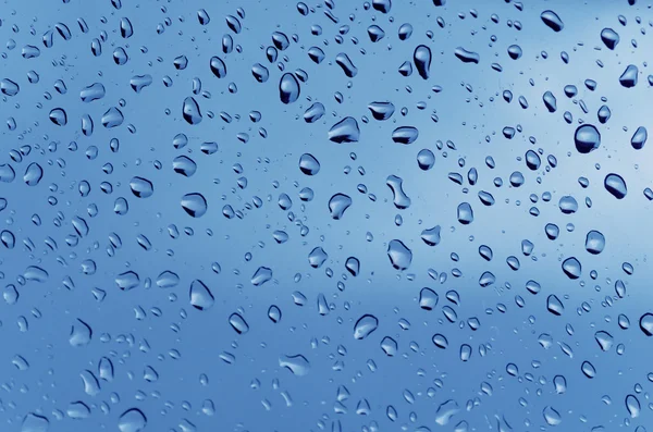 Droppar vatten — Stockfoto