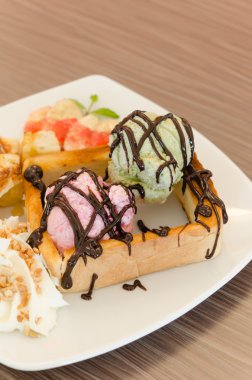 Bal tost ve dondurma