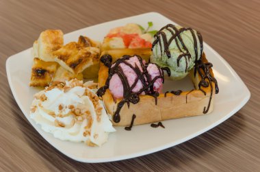 Bal tost ve dondurma