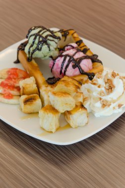 Bal tost ve dondurma