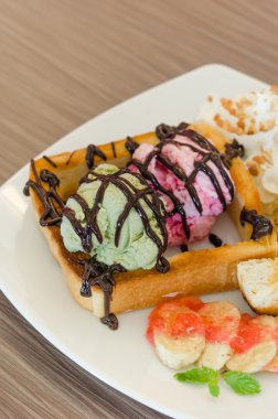 Bal tost ve dondurma