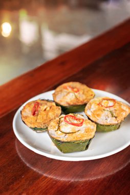 Tabakta köri ezmeli Tayland balığı (Homok)