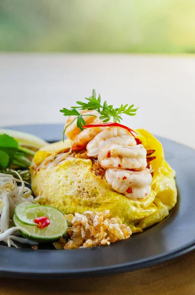 Míchané Rýžové Nudle Krevety Obalené Vejcem Pad Thai — Stock fotografie