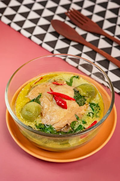 Zbliżenie Zielony Kurczak Curry Misce — Zdjęcie stockowe