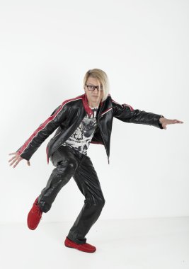 adam harekete geçti