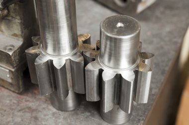 hidrolik makineler, metal parçalar