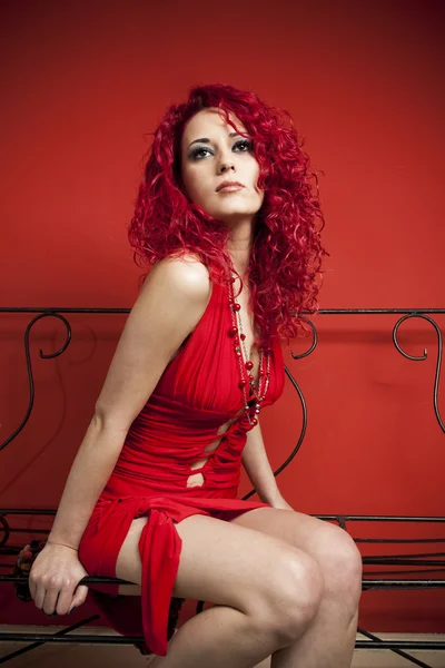 巻き毛の赤い髪の少女 — ストック写真