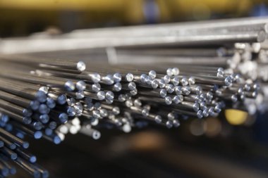 Metal borular üst üste, kapatın.