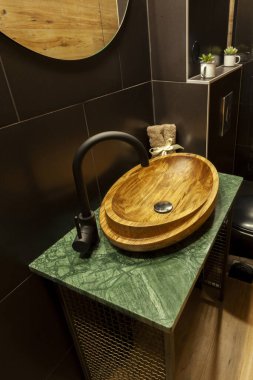 Banyodaki ahşap lavabo, kapat., 