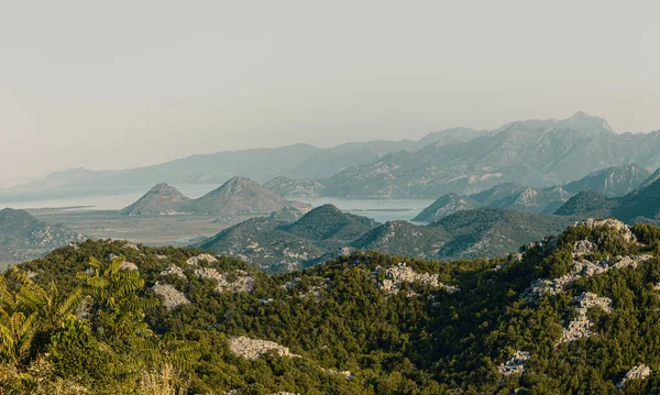 View Rock Formations Lake — Stockfoto