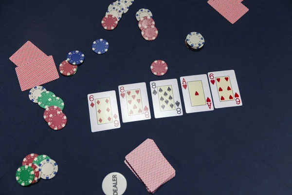 Playing Texas Hold Poker Close — Stockfoto