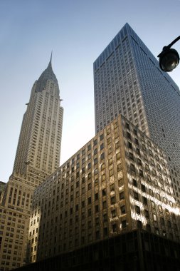 chrysler binası ile New York'un manhattan sokak görünümü