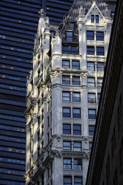 Byggnader i centrala manhattan i new york city — Stockfoto