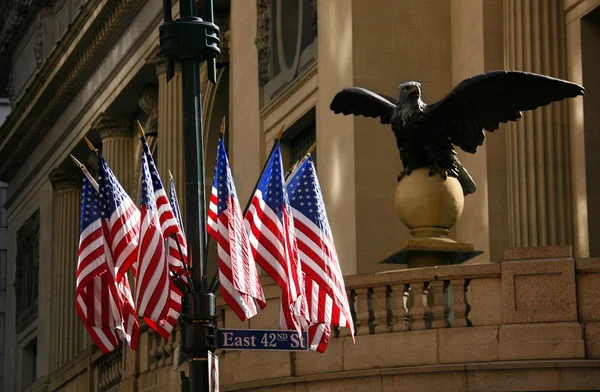 American flags close to the base station in New York — Stock Photo, Image