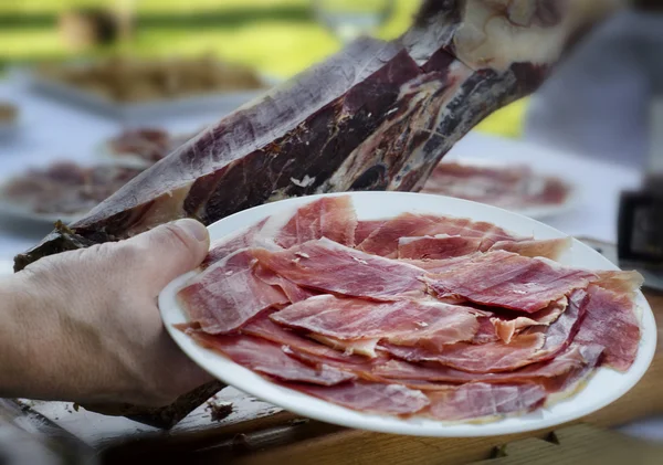 Plate of freshly sliced ham — Stock Photo, Image