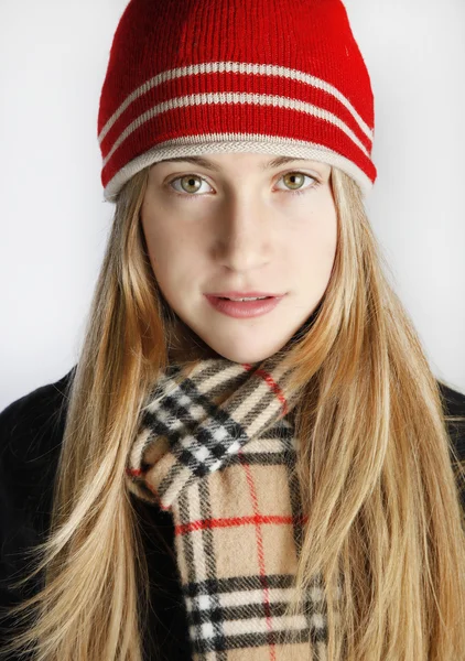 Tonårsflickor som njuter av vintern — Stockfoto