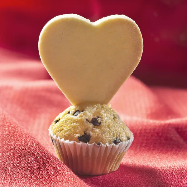 Muffin et biscuit en forme de coeur — Photo