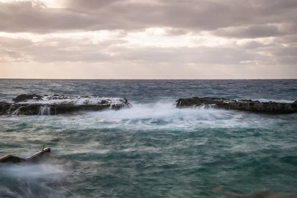 カリブ海上の嵐 ノース ウェストポイントの公共ボートのランプ グランドケイマン島 ケイマン諸島 — ストック写真