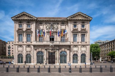 Marsilya, Fransa, Mayıs 2022, Eski Liman 'ın Quai du Port' undaki Belediye Binası cephesi