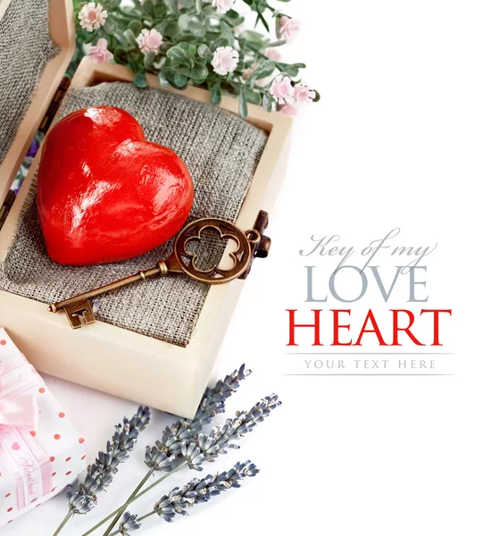 Red heart with key in retro box — Stock Photo, Image