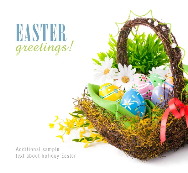 Easter eggs in basket with spring flowers — Stock Photo, Image