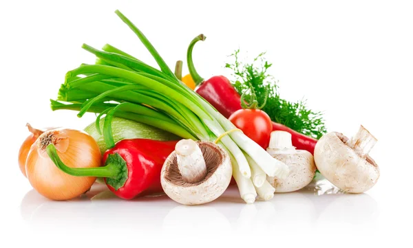 Verduras frescas con verdes —  Fotos de Stock