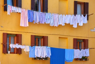Venezia, Veneto, İtalya. Panjurlu çarşaflar kurudu..