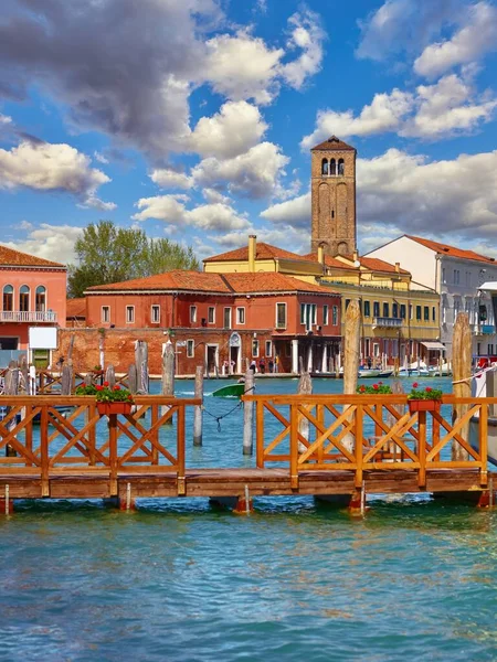 Murano eiland, Venetië, Veneto, Italië. Uitzicht op de klokkentoren. Vector — Stockfoto