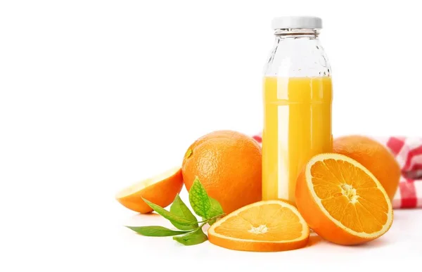 Świeży sok pomarańczowy z owocami i zielenią. Ilustracja wektora. — Zdjęcie stockowe