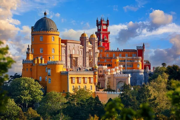 Palace of Pena in Sintra. Lisbon, Portugal. Vector illustration. — Stock Photo, Image