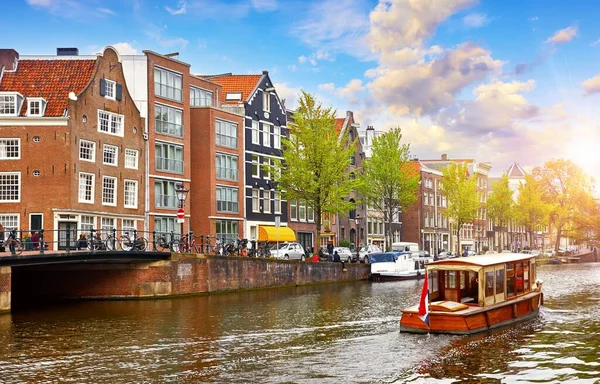 Canal Amsterdam Países Bajos Alberga Río Amstel Hito Viejo Paisaje — Foto de Stock