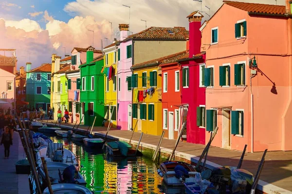 Insel Burano Venedig Venetien Italien Malerisch Über Kanal Mit Booten — Stockfoto