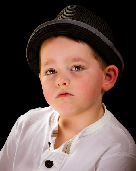 Retrato de criança vestindo fedora — Fotografia de Stock