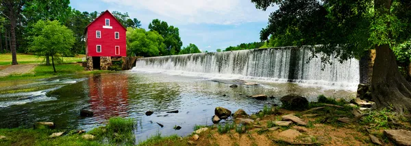 Panorâmica de Starr 's Mill, um marco histórico perto de Atlanta, Geórgia — Fotografia de Stock