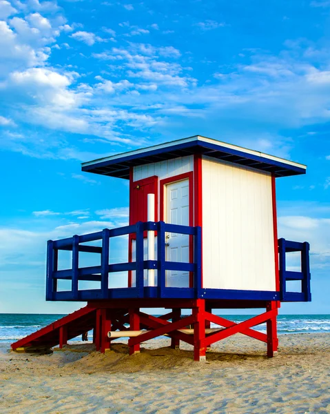 Tour de sauveteur colorée à Cocoa Beach, Floride — Photo
